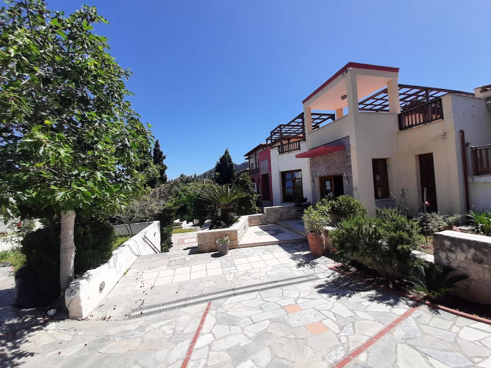 Gi Ga Mar Hotel 26/28