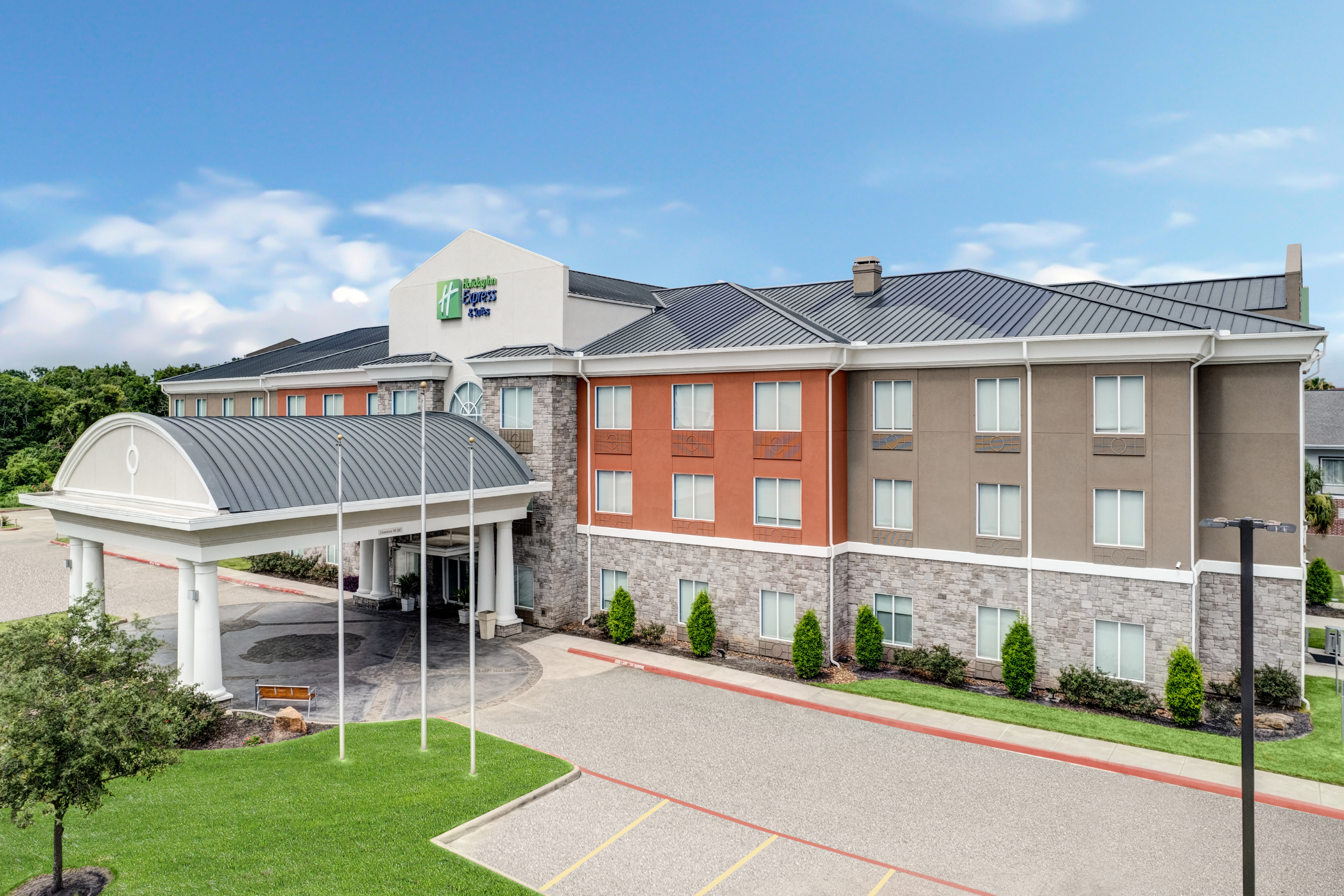 Holiday Inn Express Suites Clute Lake Jackson 59/63