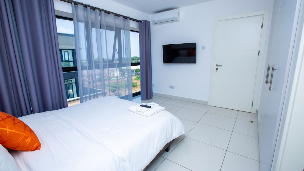 Embassy Gardens Premier Suites 7/50