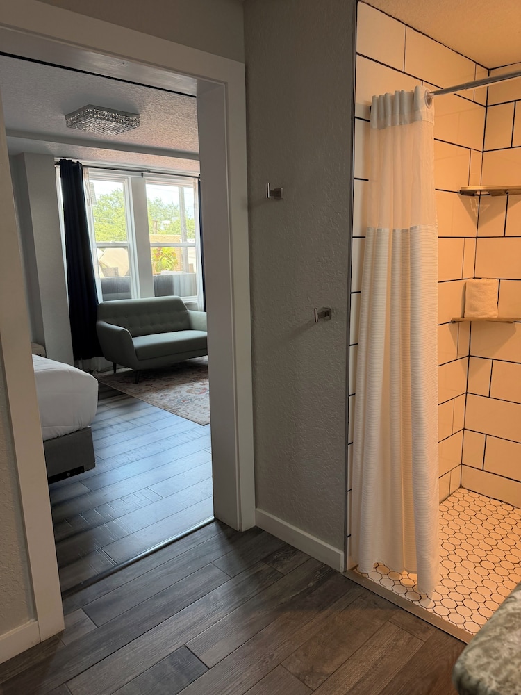 Artisan Downtown 49/80