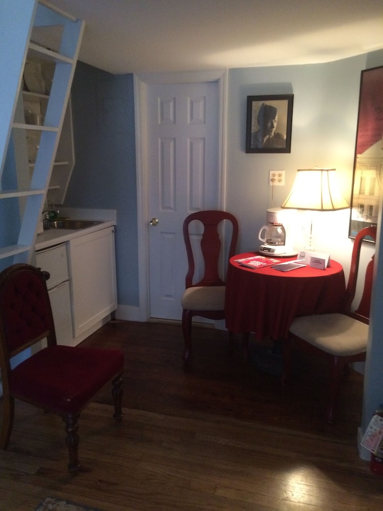 Incentra Village Guest House 31/50