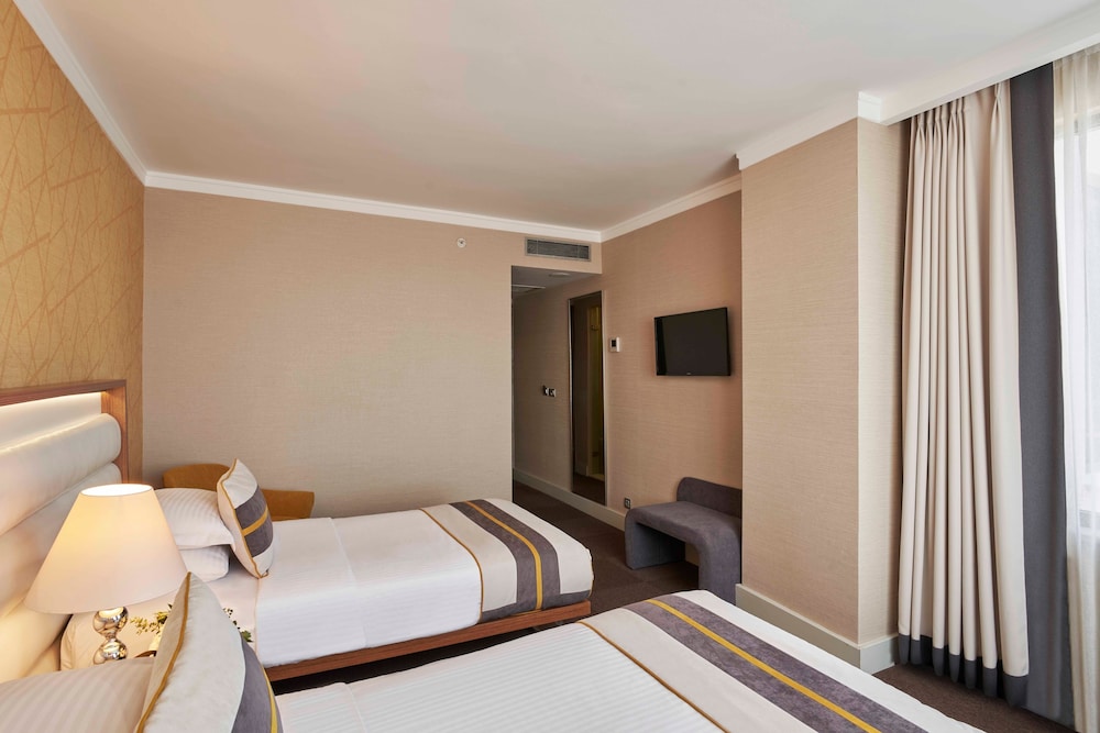 Richmond Hotel 30/73