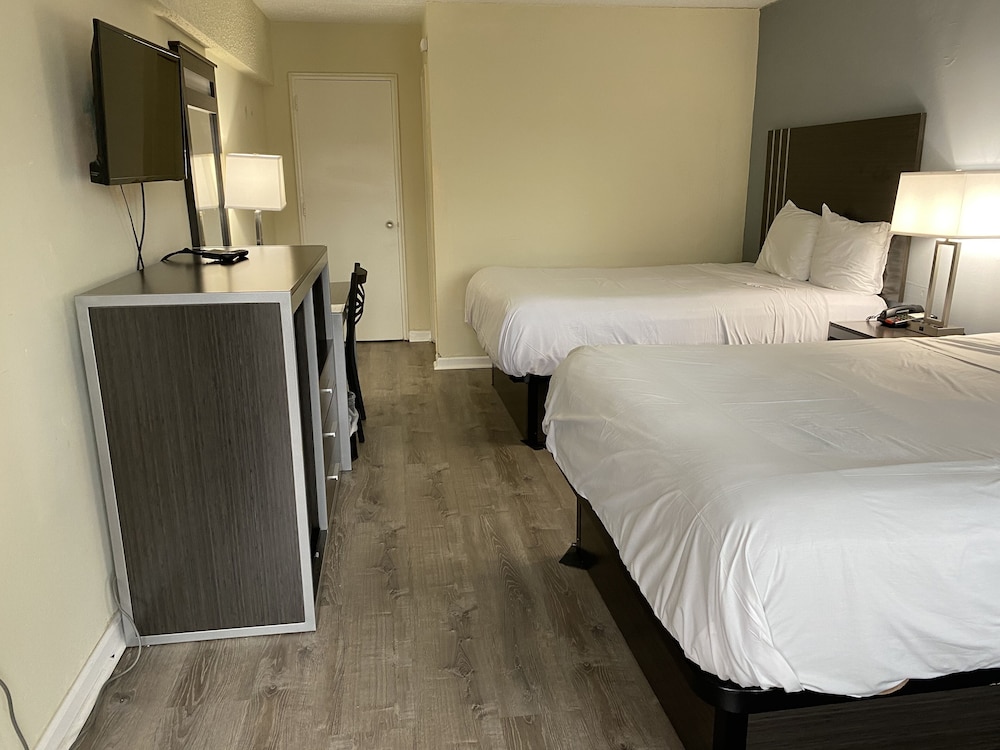 Red Carpet Inn &amp; Suites 17/30