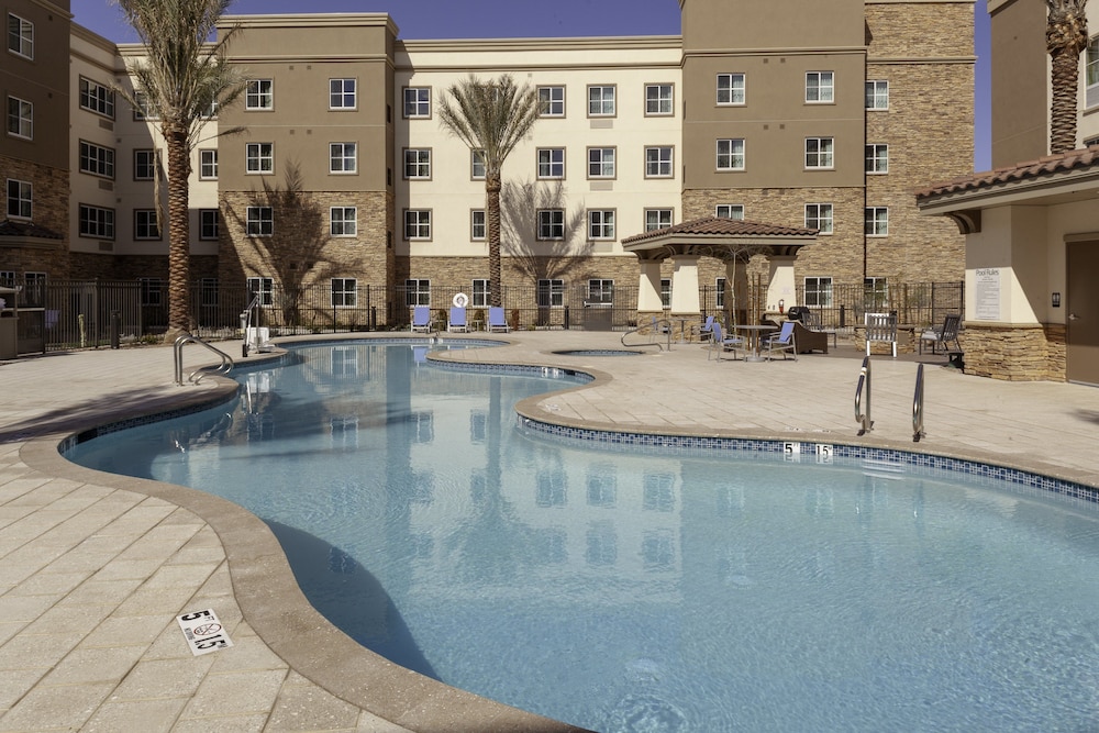 Holiday Inn Express and Suites Phoenix East - Gilbert 3/66