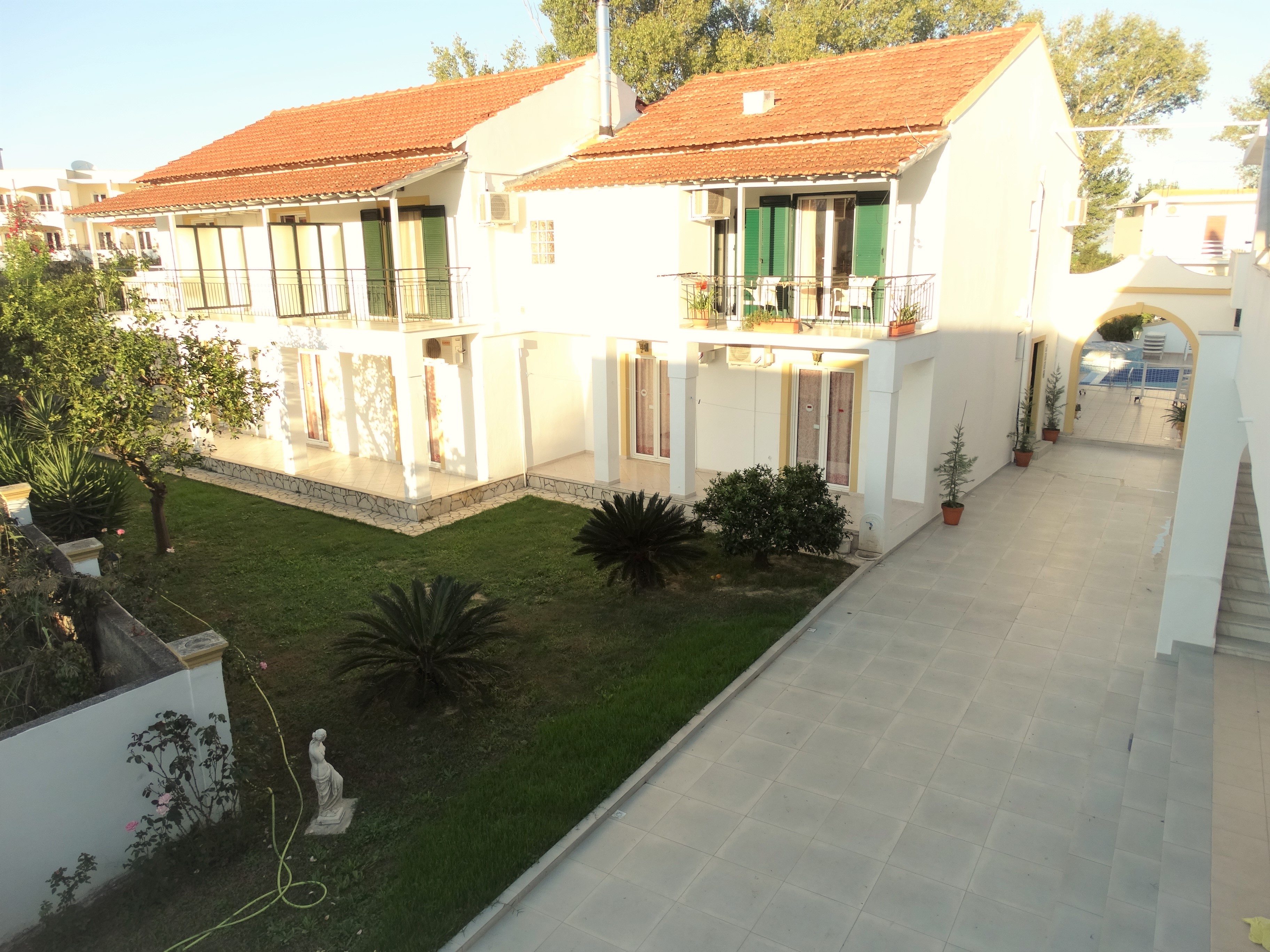 Oasis Beach Club 24/42