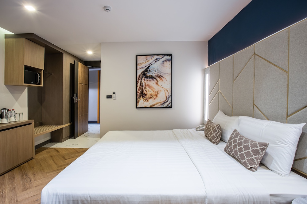 D Varee Montara Thonglor 25 12/70
