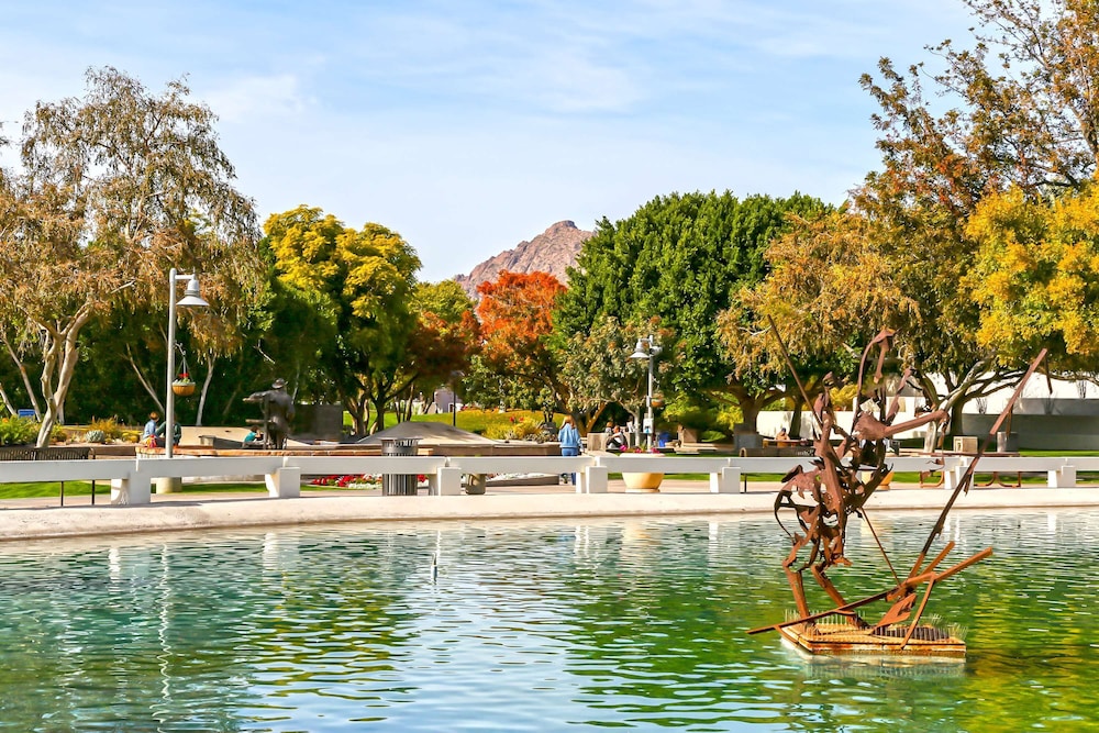 Hyatt Place Scottsdale/Old Town 56/65