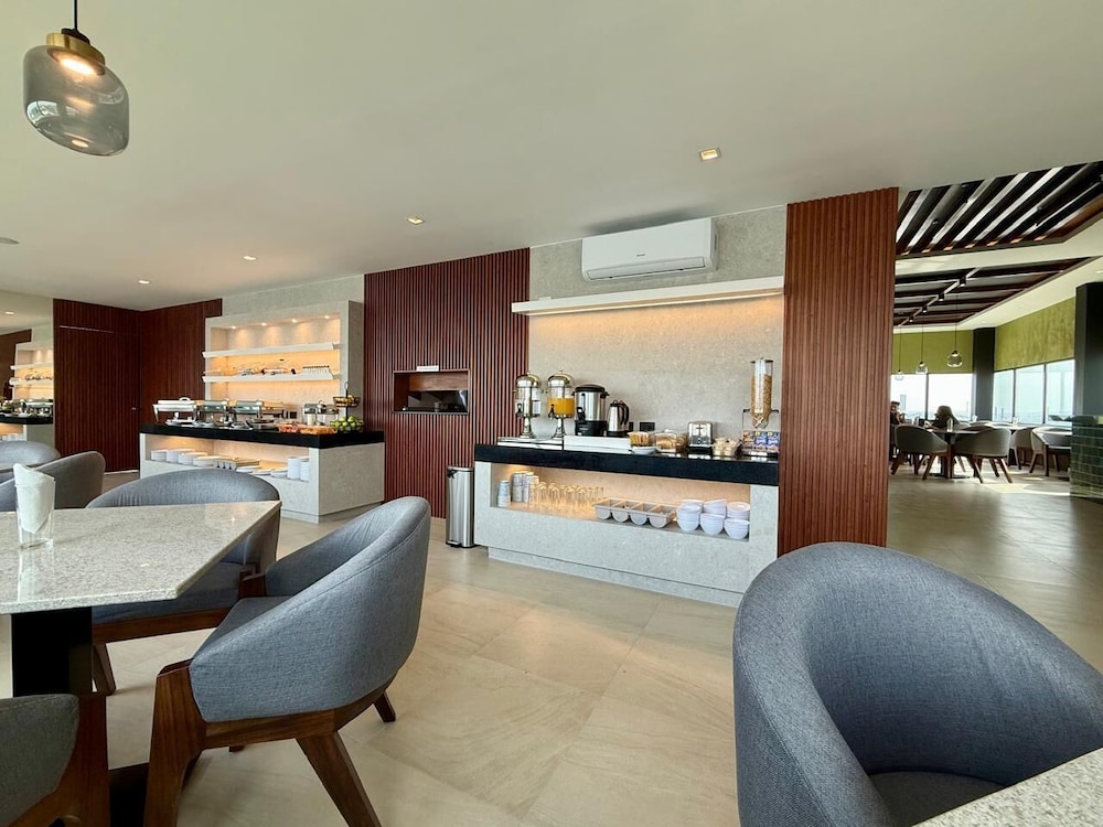 Hotel Myst 18/25