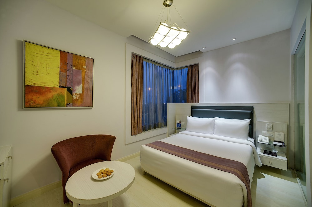 Sarovar Portico Naraina 14/54