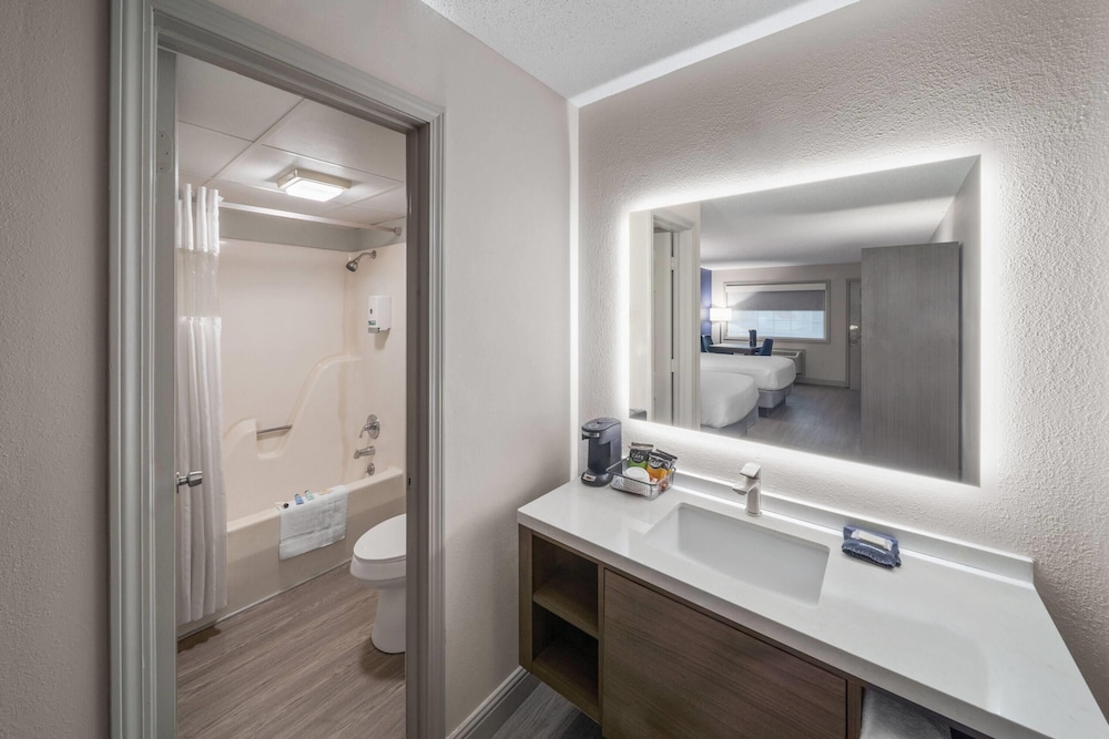 Angel Inn Near IMAX, a Travelodge by Wyndham 47/50