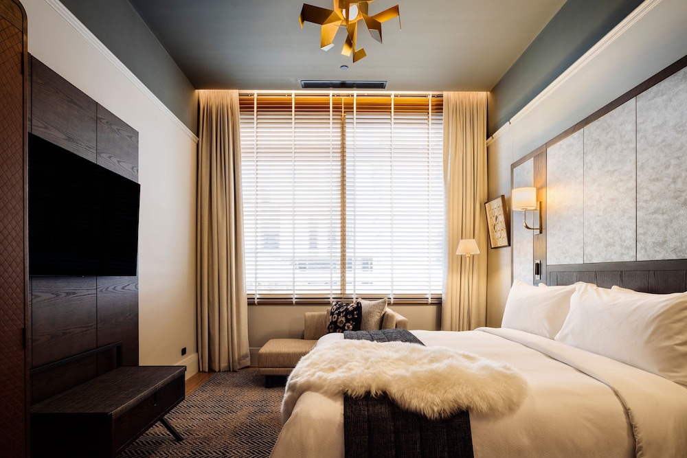 Heritage, Suite, King Bed