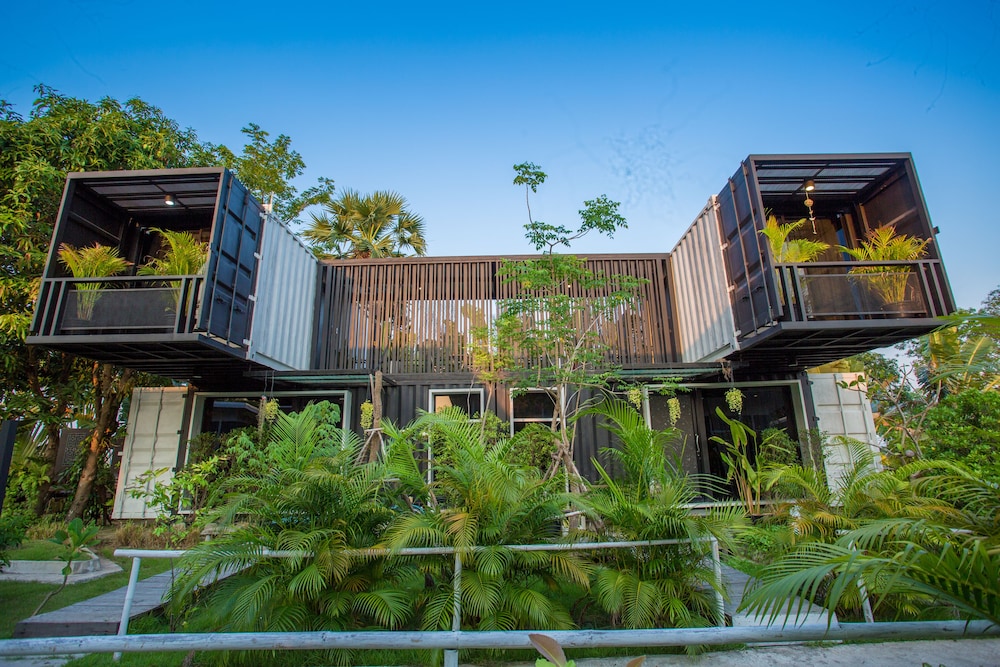 Bluemoon Riverside Resort 4/50