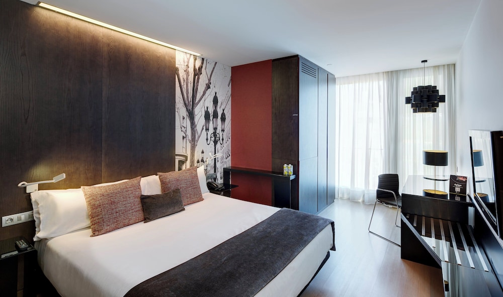 CLASSIC, DOUBLE BED, SAGRADA FAMILIA VIEW