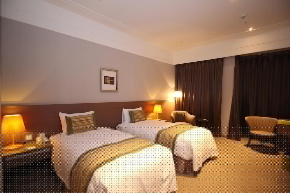 GRACE HOTEL 6/27