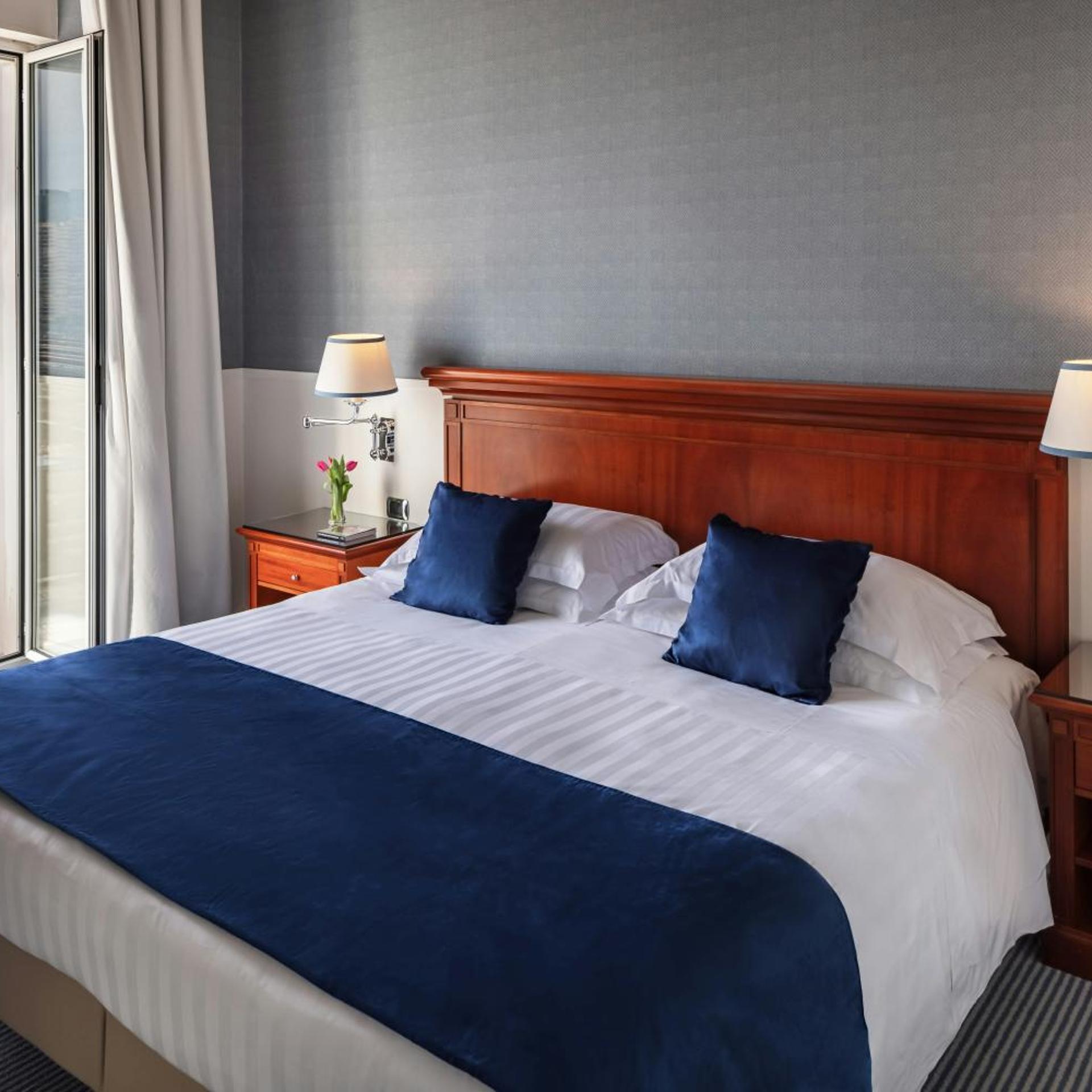 Deluxe, Double or Twin Bed, Volcano View