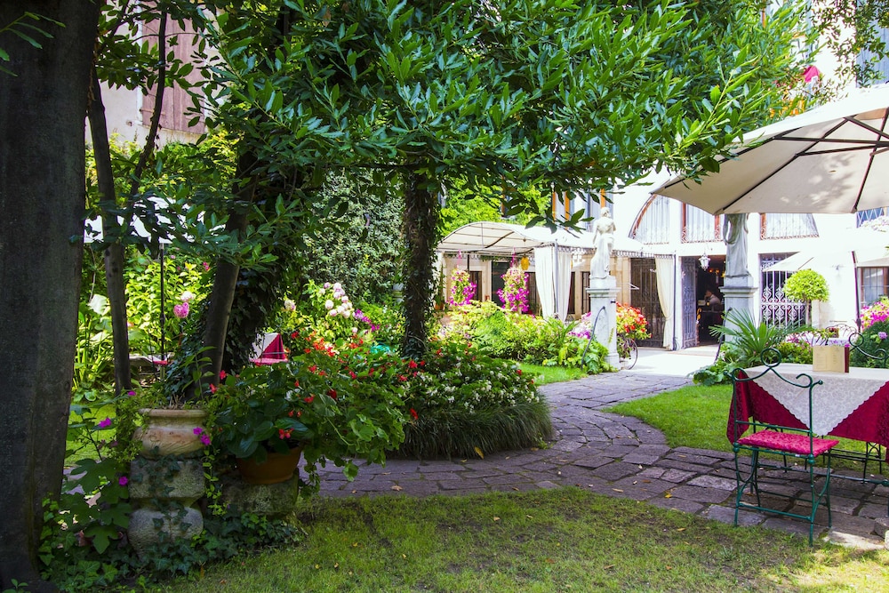 Hotel Palazzo Abadessa 48/50