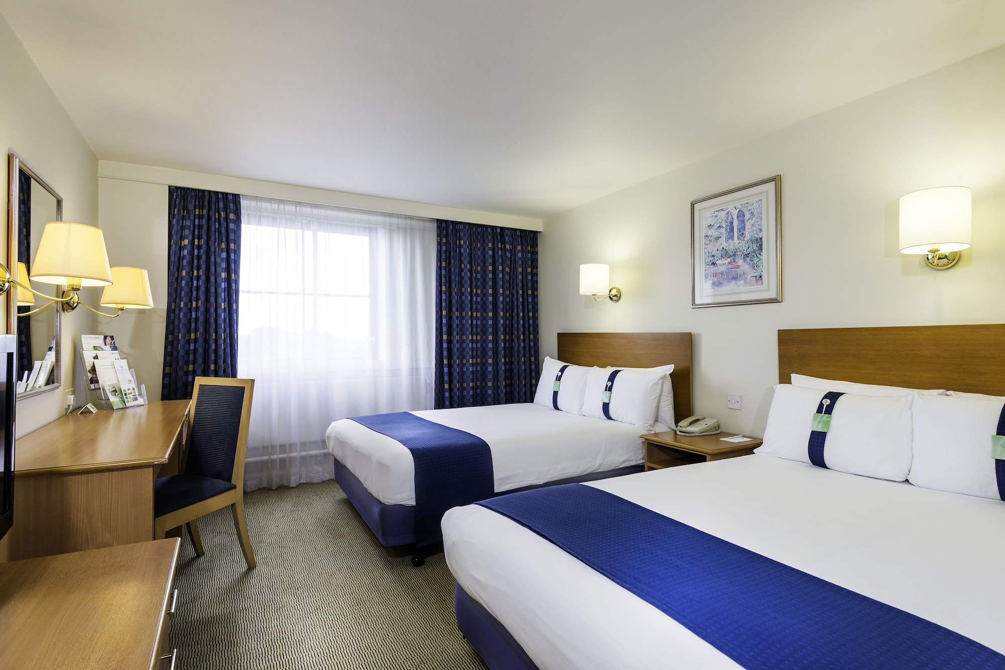 STANDARD, 2 DOUBLE BEDS