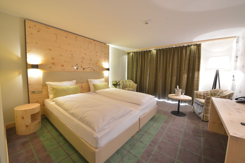 PARTERRE, DELUXE, DOUBLE BED