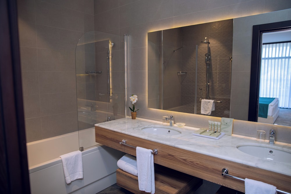 Shabran Wellbeing Resort 72/74
