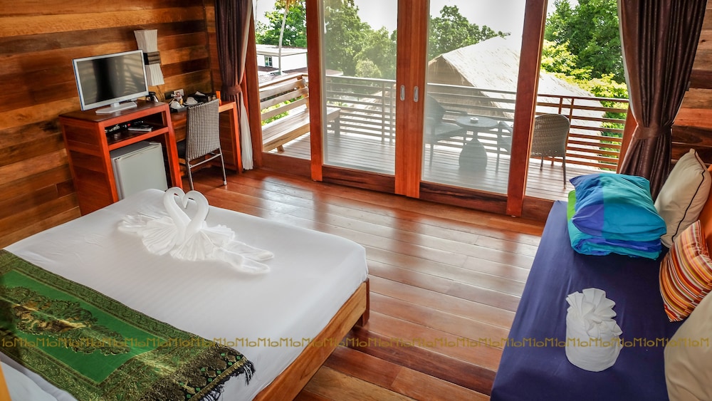 Ten Moons Lipe Resort 21/50