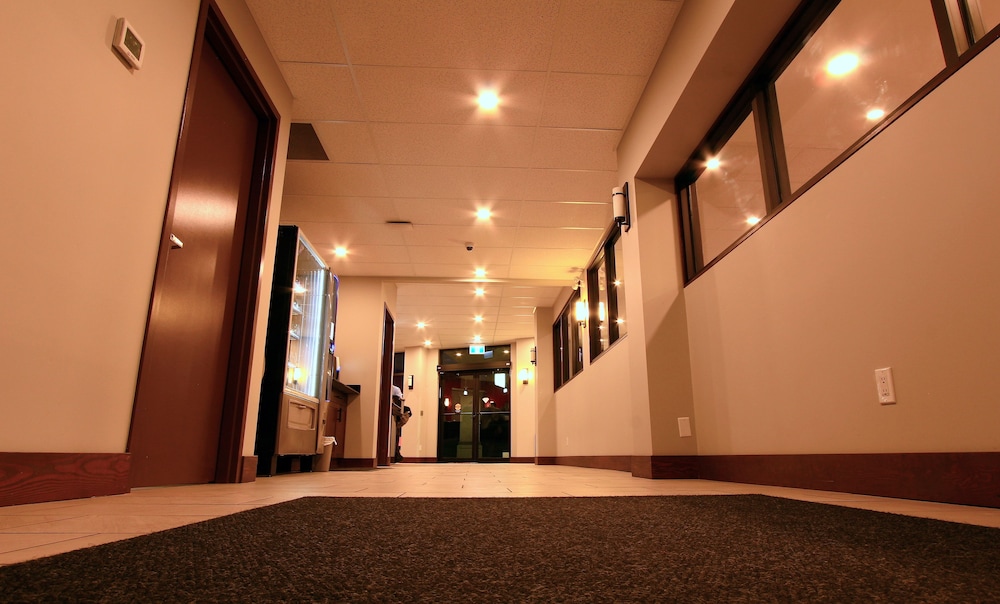 Super 8 by Wyndham Kelowna BC 6/38