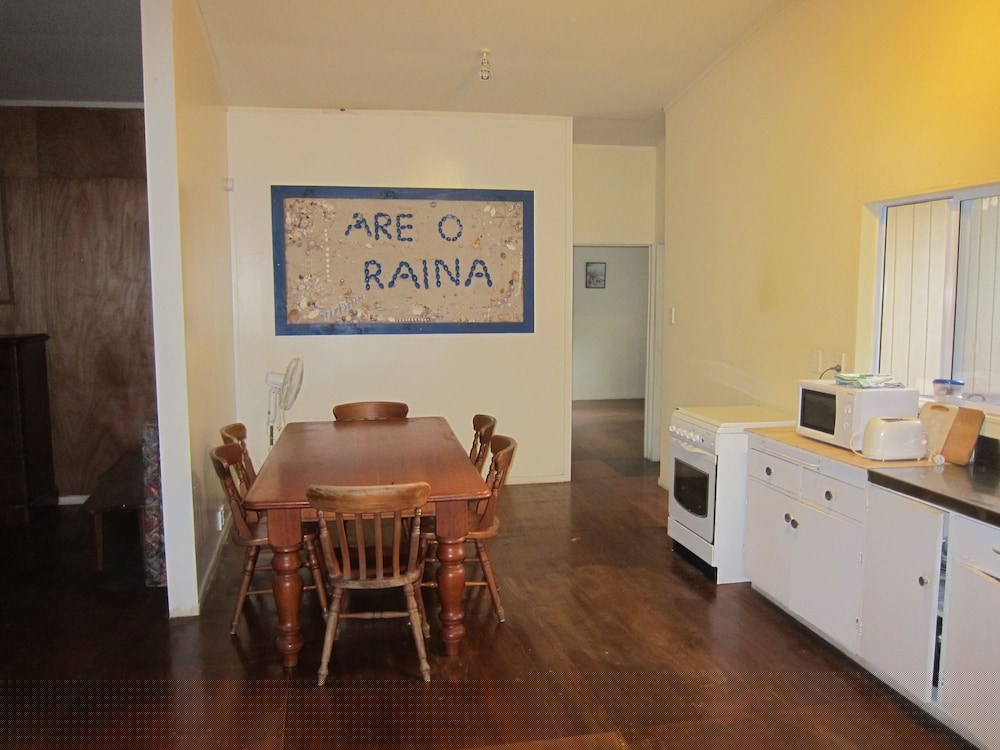 Raina Beach Apartments 61/71