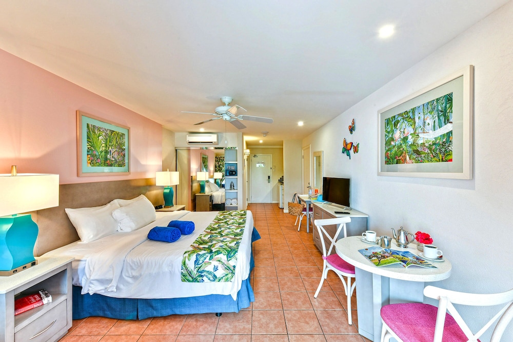 Deluxe, Studio, King Bed, Pool View, Adult Only