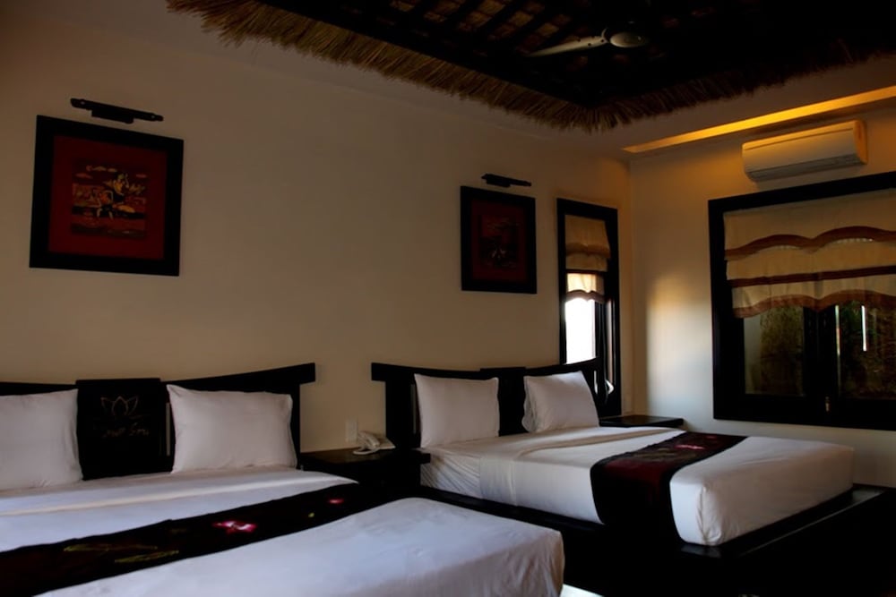 Lotus Village Resort 12/38
