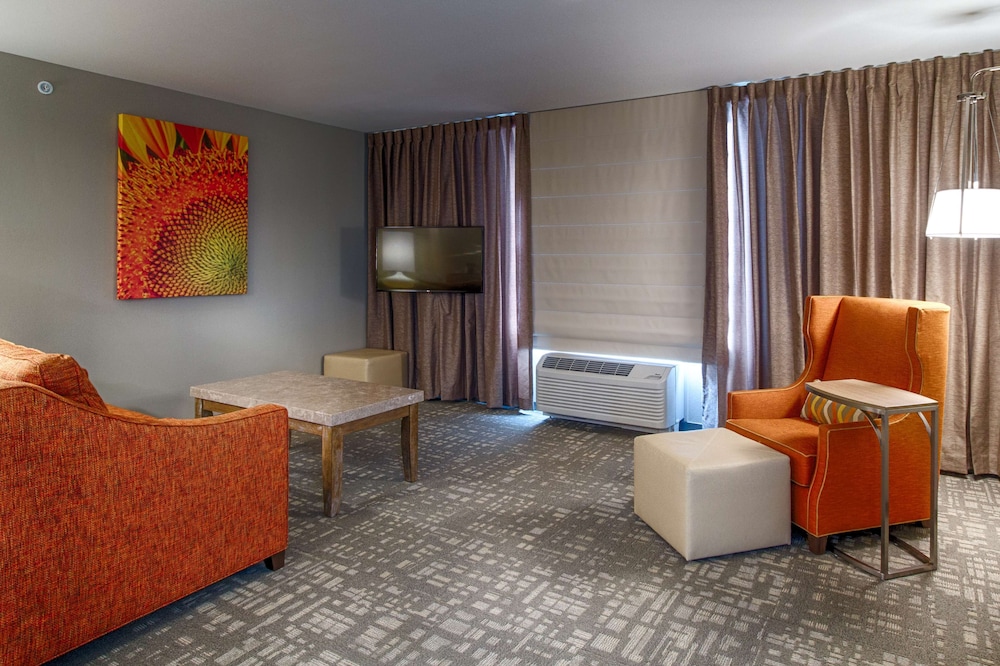 HILTON GARDEN INN SALINA 32/51
