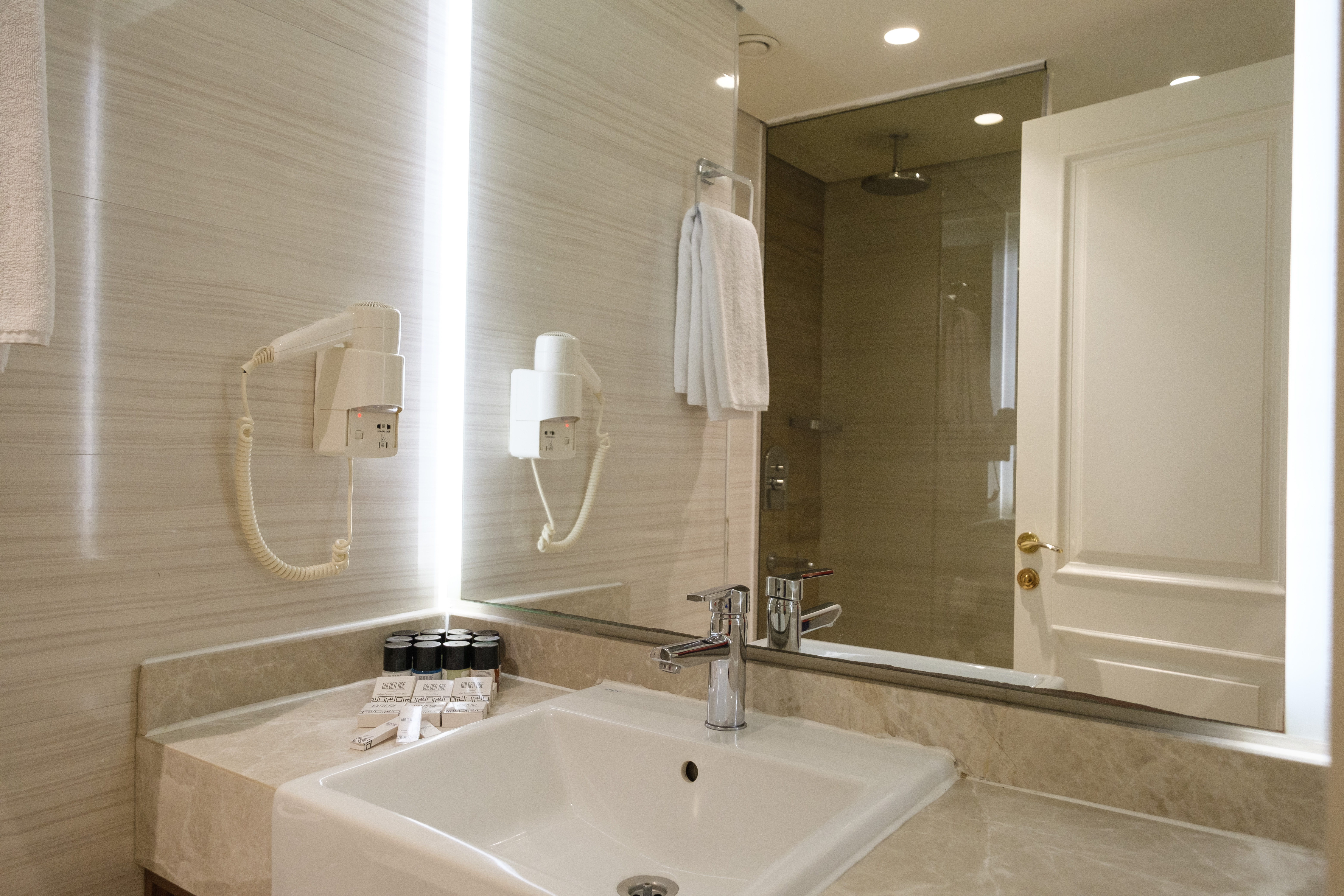 غرفة ديلوكس بسرير مزدوج أو سريرين منفصلين، Golden Age Hotel Taksim 2/2