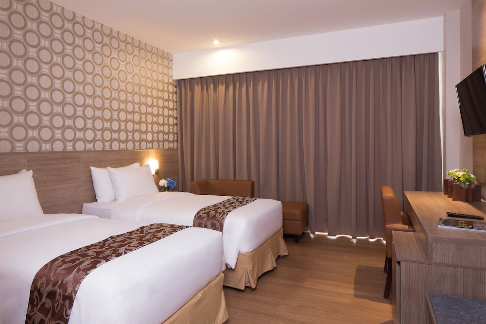 GRAND, DELUXE, TWIN BEDS
