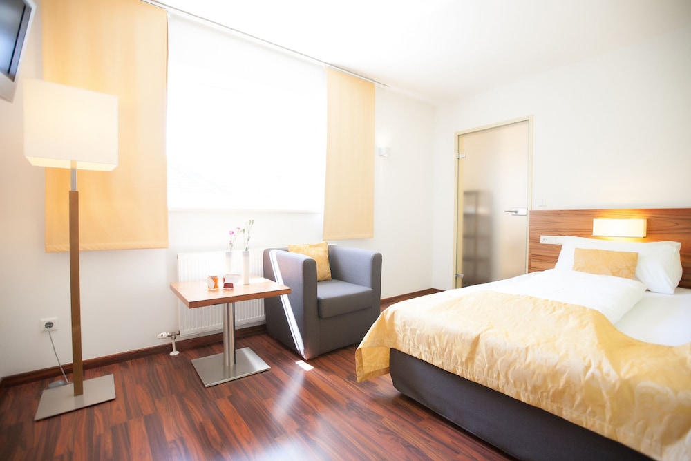 Jedermann Hotel 15/50