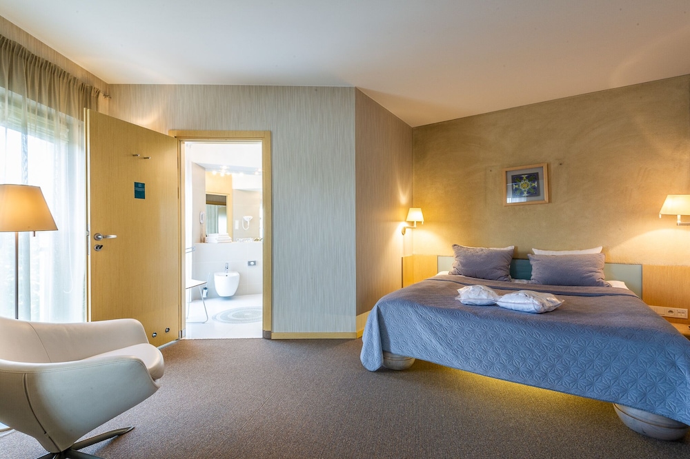 Niebieski Art Hotel And Spa 16/45