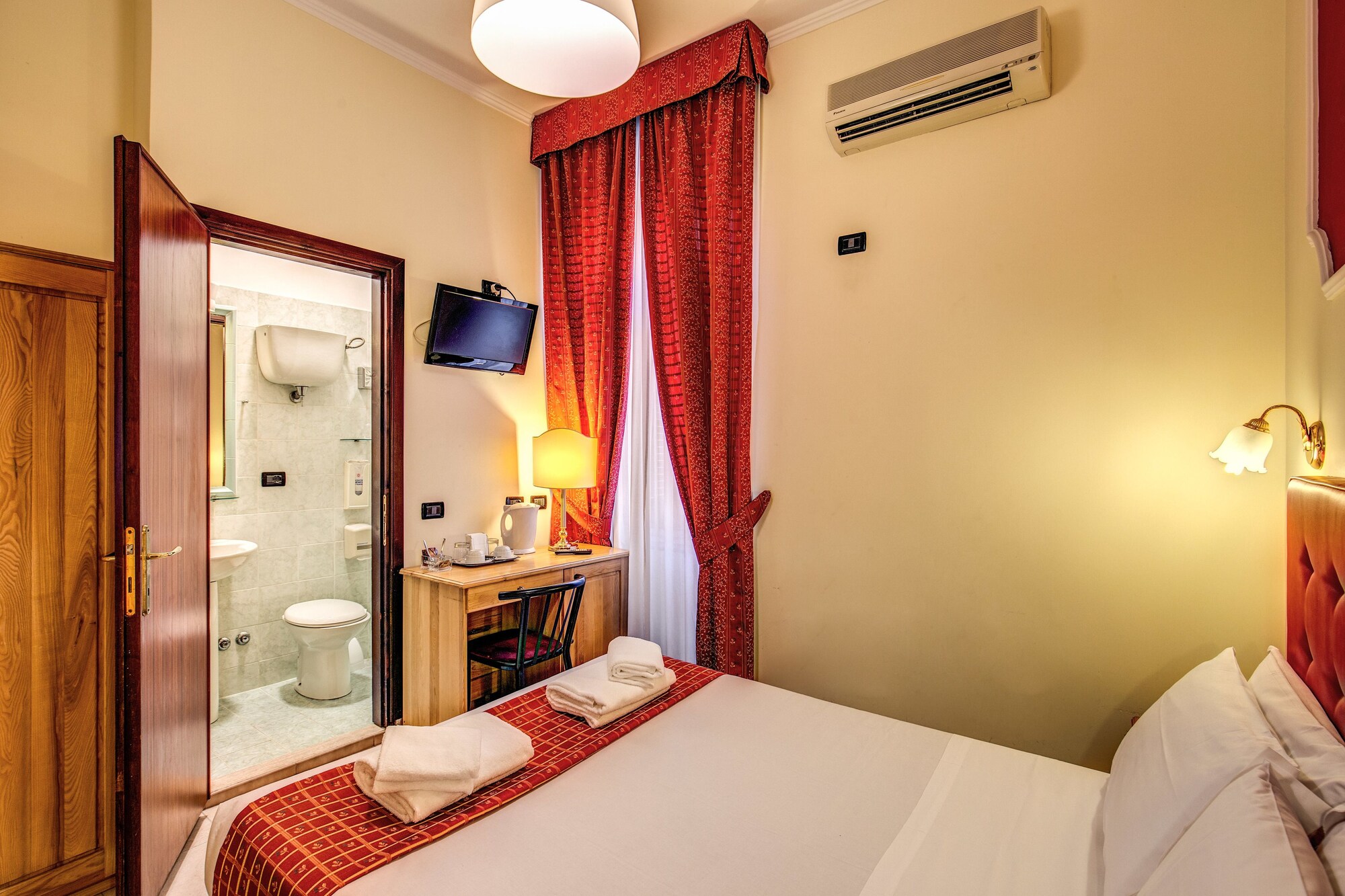 ROOM, SINGLE