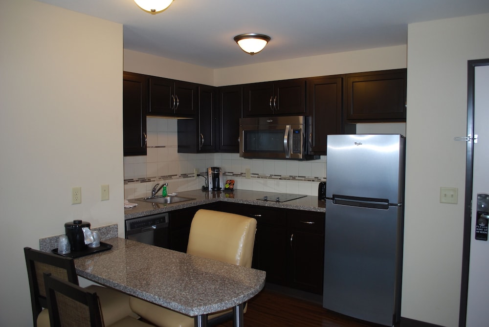 Landmark Suites 37/50
