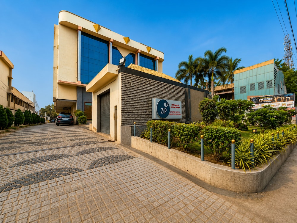 Zip By Spree Hotels Surabi International 48/58