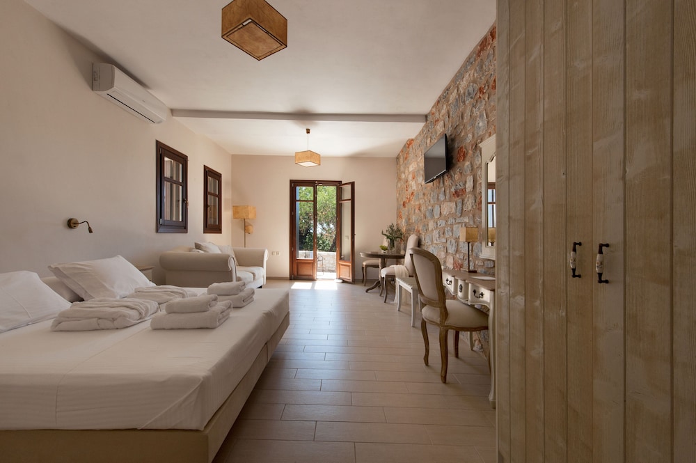 1 BEDROOM, DELUXE, DOUBLE BED, GROUND FLOOR