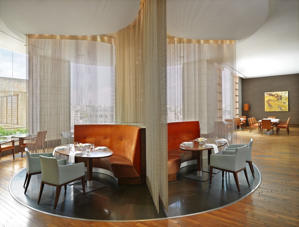 Grand Hyatt 62/76