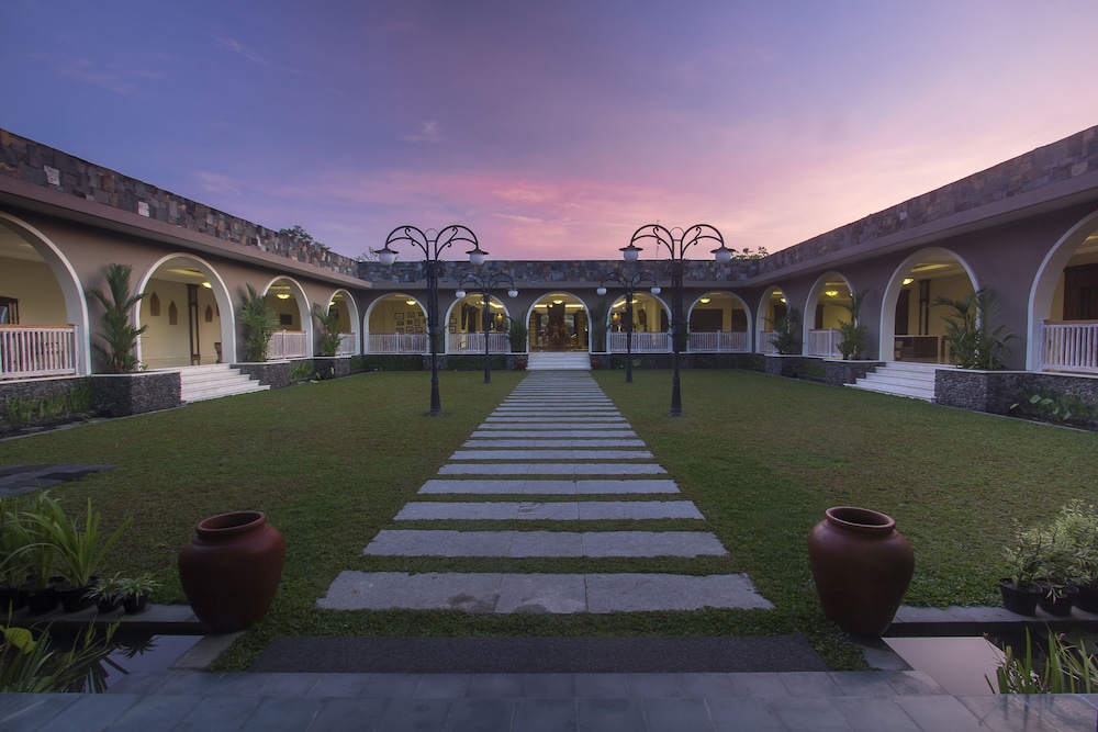 The Westlake Resort Yogya 50/57