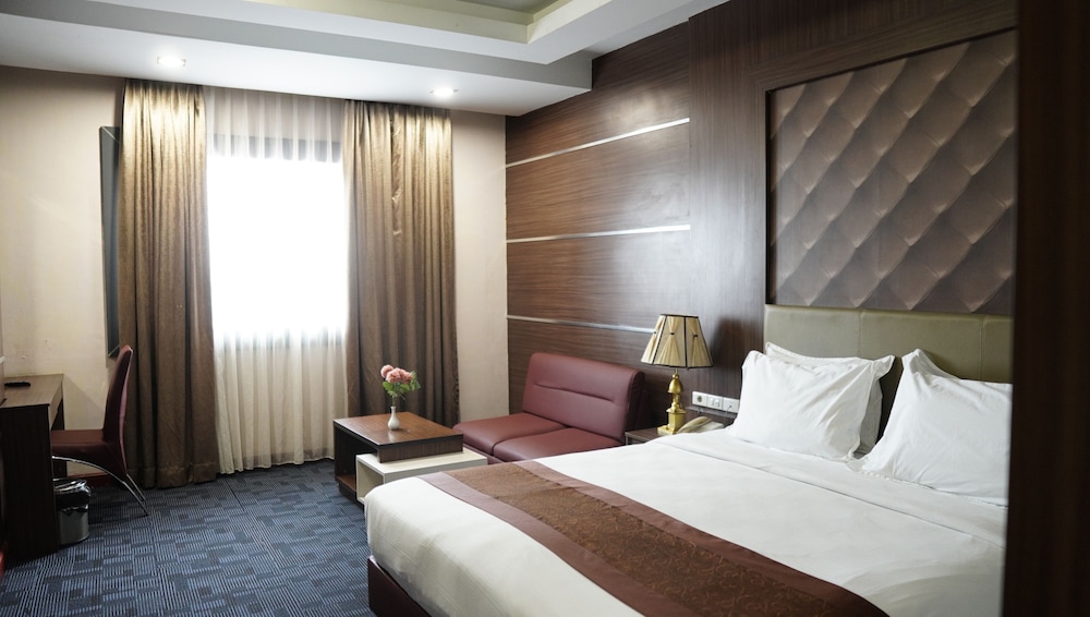 BUSINESS, DOUBLE BED