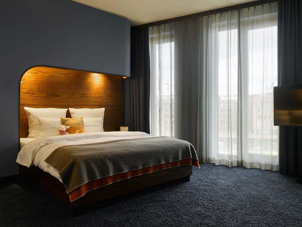 ROOM, XL