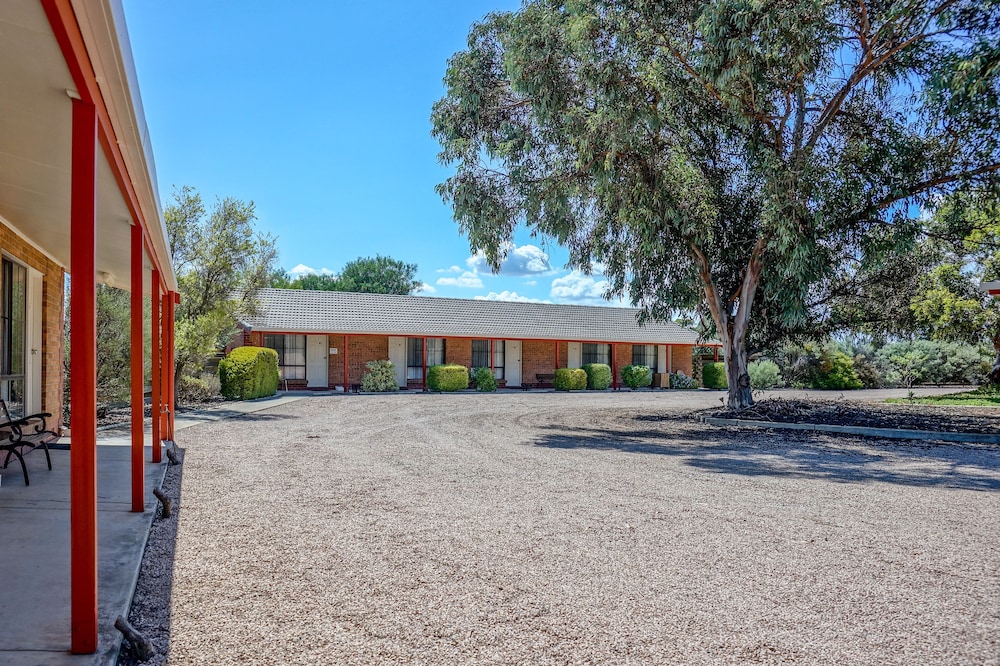 KADINA GATEWAY MOTOR INN 39/45
