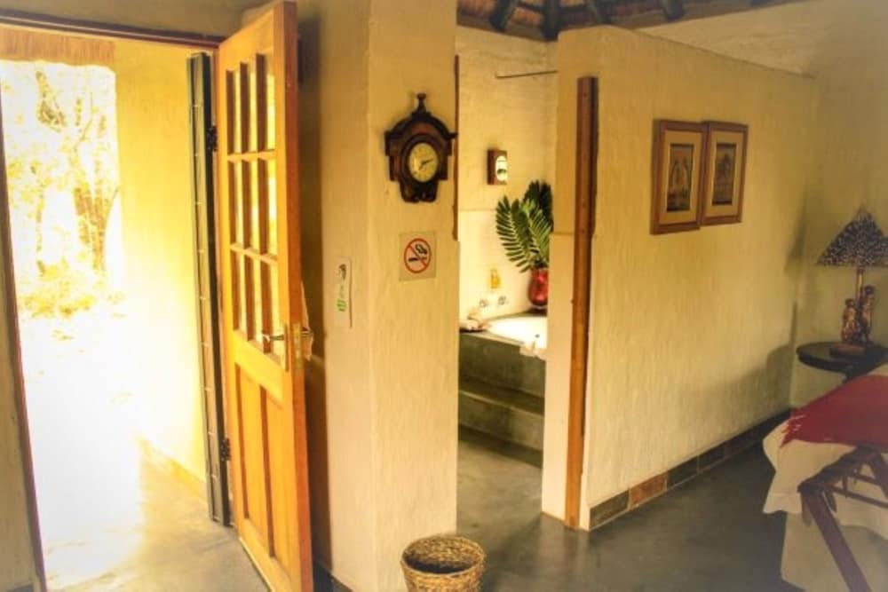 Shikwari Bush Lodge &amp; Pangolin Bush Camp 7/50