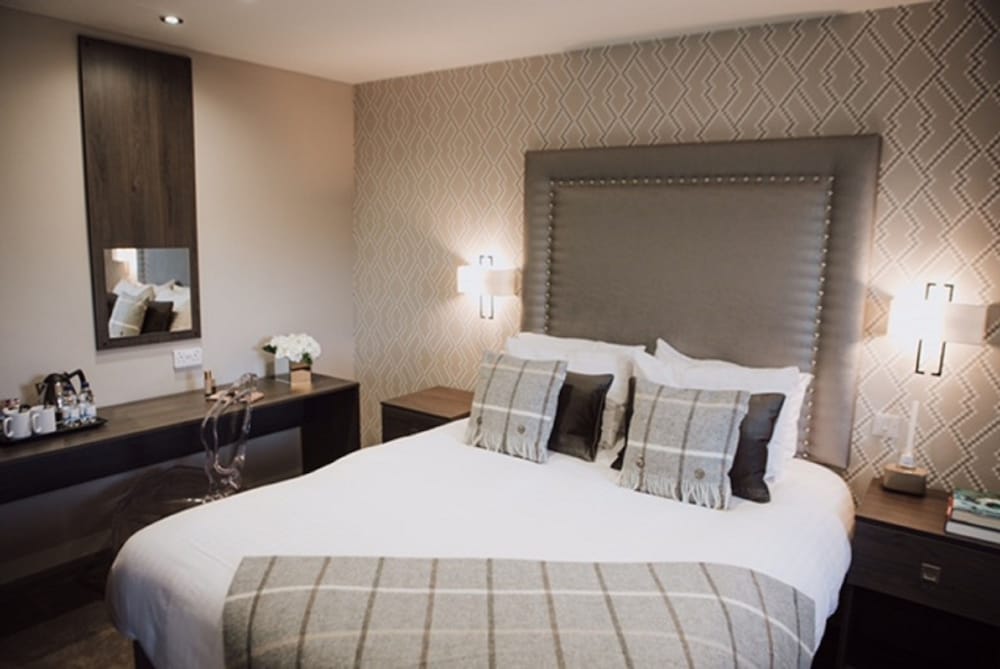 Richmond Park Hotel 10/68