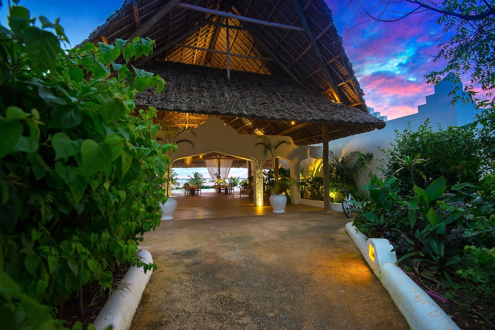 Kono Kono Beach Resort 3/73