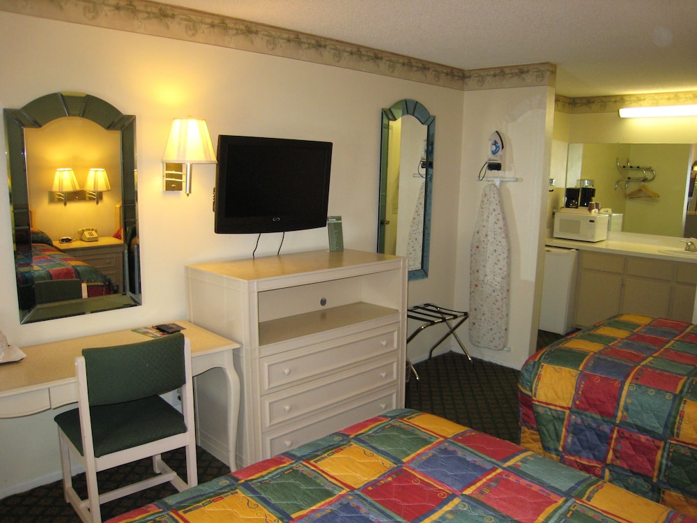 Town House Motel 28/45