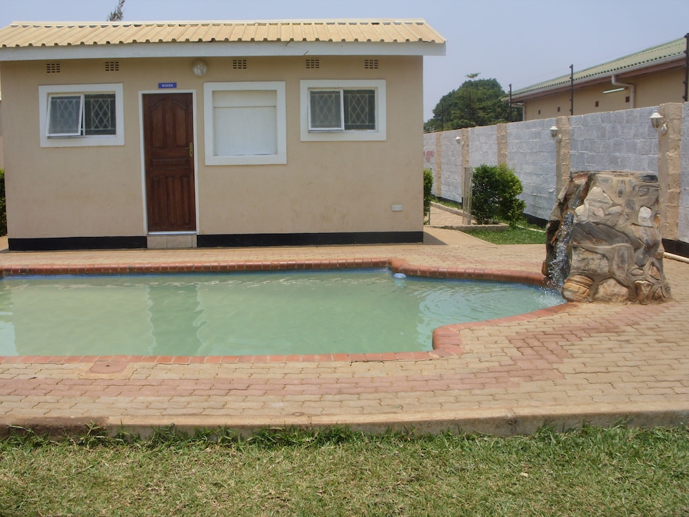 Lusaka Mosi-O-Tunya Executive Lodge 14/19