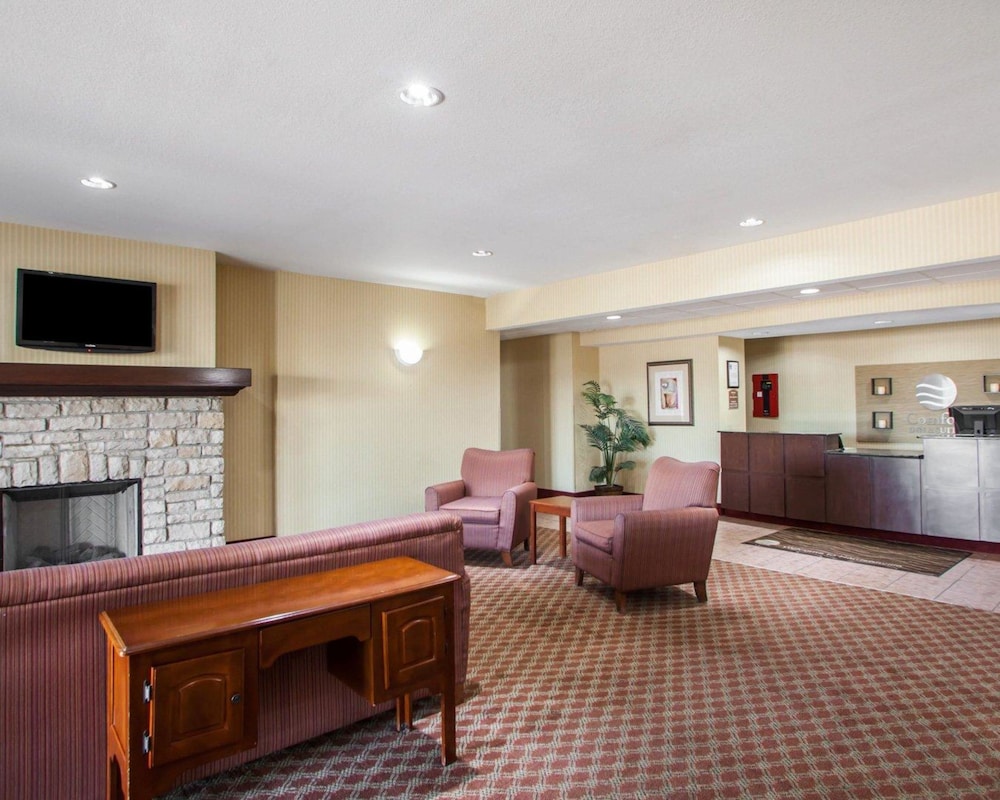 Comfort Inn and Suites Harrisonville 10/48
