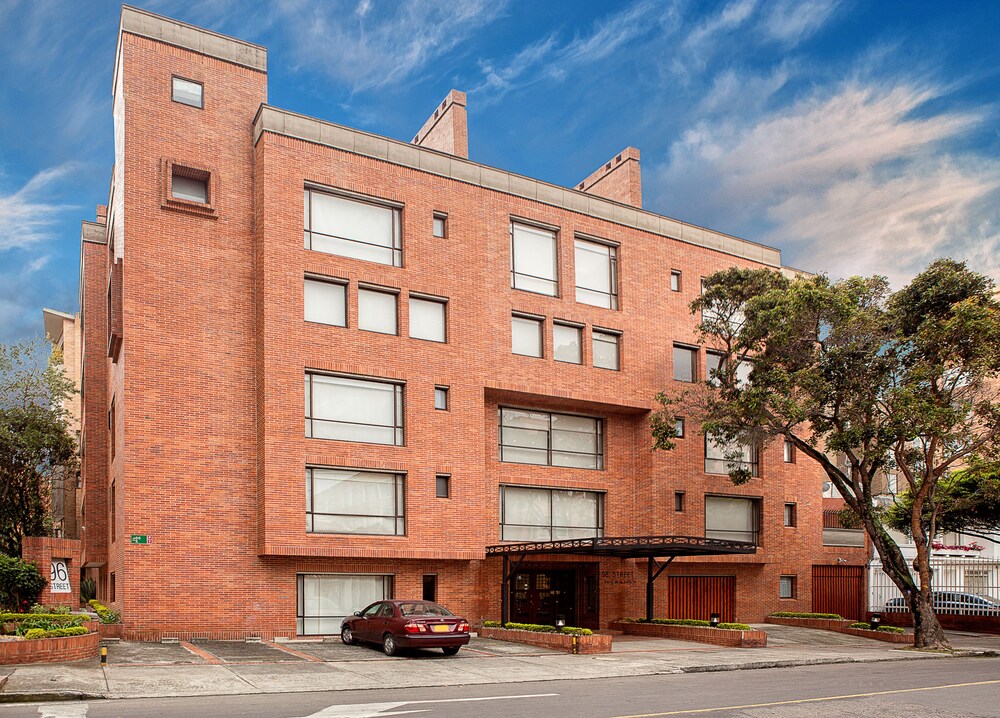 Cora 96 Street Suites and Apartments 2/50