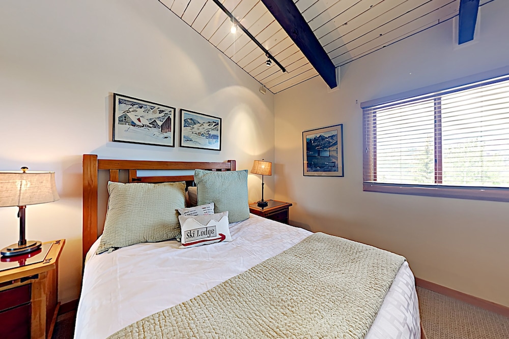 2 Bedrooms, Plus, Loft, Deluxe, 1 Queen and 4 Single Beds